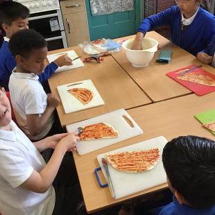 The children in year 5 at school have been doing some fun activities this week. Making pizza’s, going to the park, watching a film as well as lots of playing games inside and out.